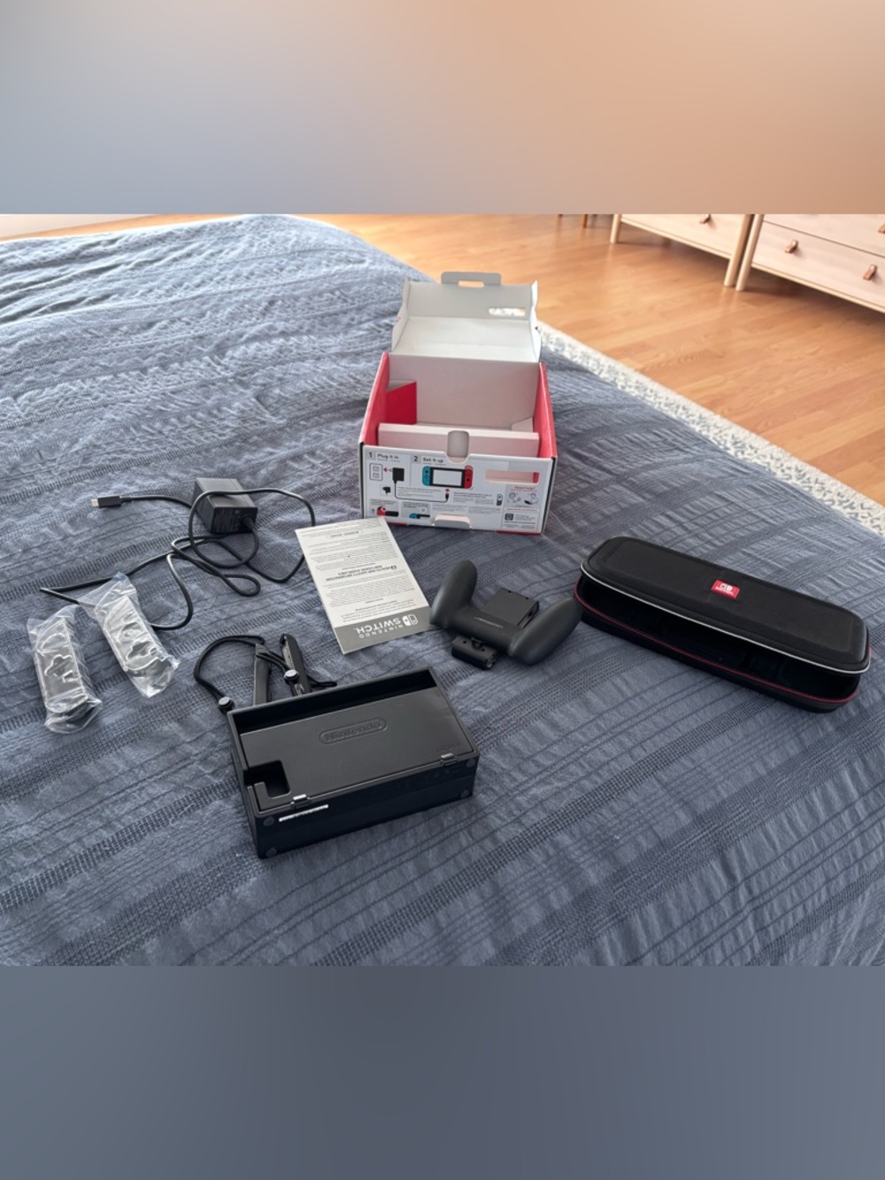Nintendo Switch Bundle – Excellent Condition - Picture 4 of 10